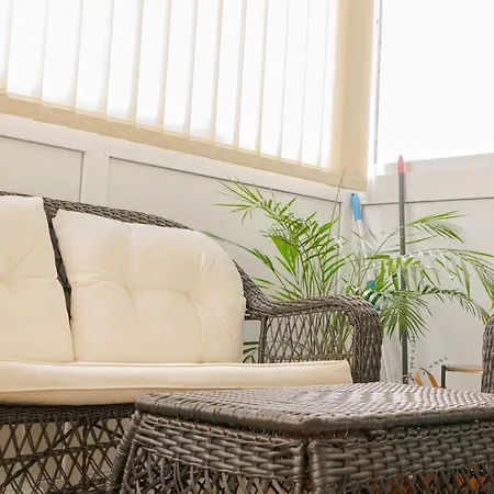 Апартаменти Leonardo - One Bedroom With Balcony