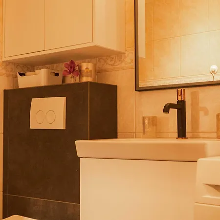 Leonardo - One Bedroom With Balcony Split